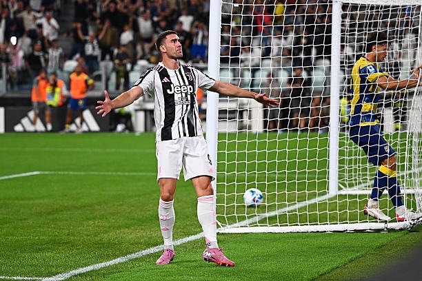 Dusan Vlahovic ăn mừng bàn thắng trong trận đấu của Juventus