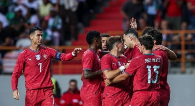 Cristiano Ronaldo trải qua trận đấu mờ nhạt và không còn là trung tâm trong các đợt tấn công.