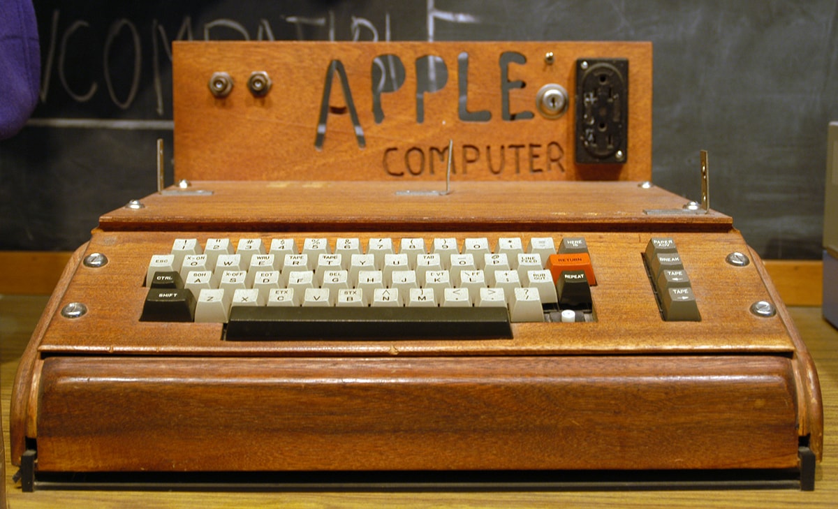 Apple I ra mắt vào năm 1976