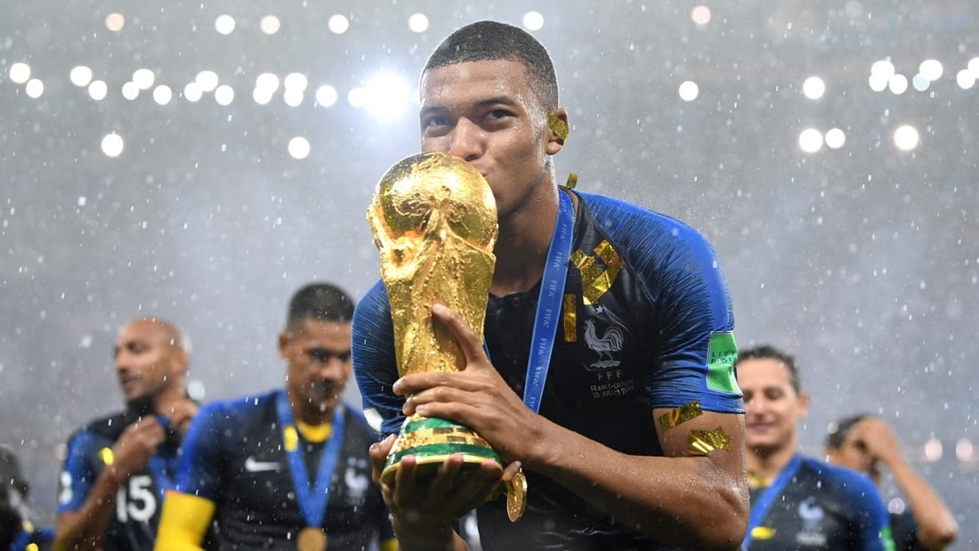 Kylian Mbappe vô địch thế giới năm 19 tuổi