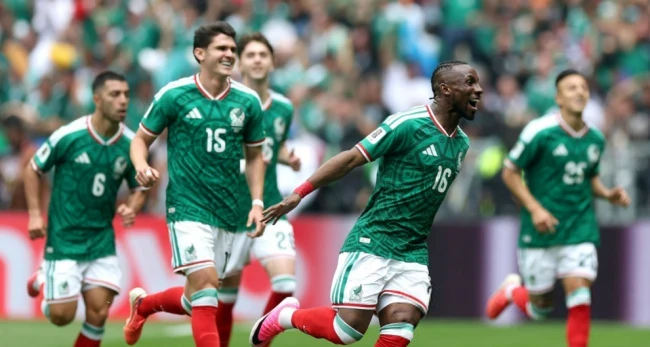 Julian Quinones ghi bàn thắng mở tỷ số cho Mexico tại World Cup 2026.