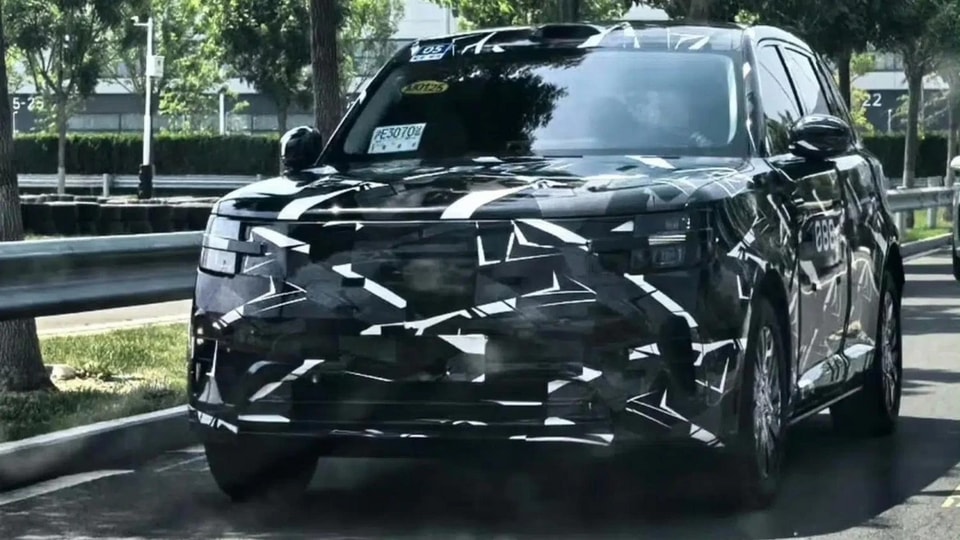 Cận cảnh bộ mâm xe thiết kế hình chữ Mễ của mẫu SUV Xiaomi Xun Tian