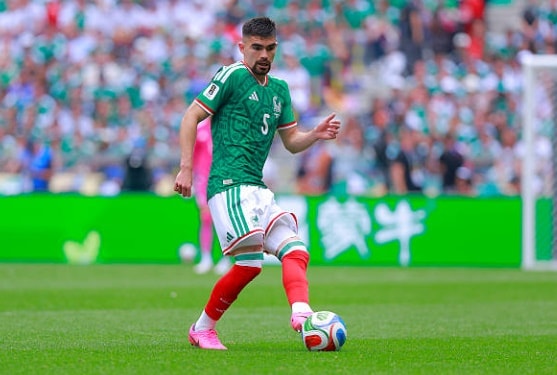 Johan Vasquez thi đấu vô cùng điềm tĩnh, đảm bảo khu vực cấm địa của Mexico luôn an toàn.