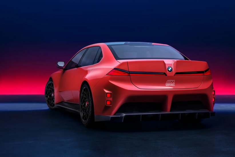 Thiết kế ngoại thất mạnh mẽ của BMW M Concept với vòm bánh xe mở rộng và đường nét khí động học.