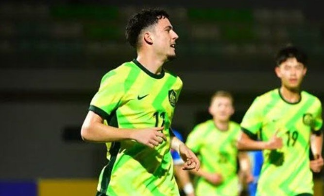 U19 Australia ăn mừng chức vô địch giải U19 Đông Nam Á sau khi vượt qua Thái Lan.