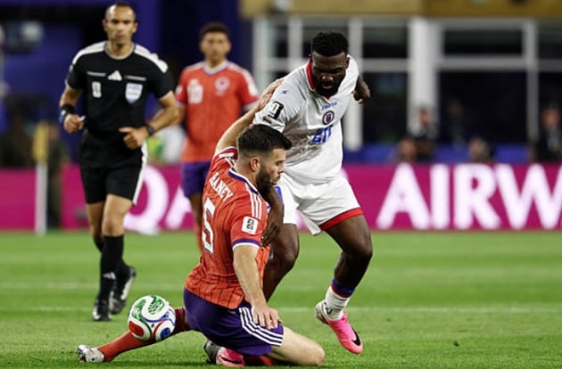 Grant Hanley là điểm tựa thép nơi hàng thủ Scotland