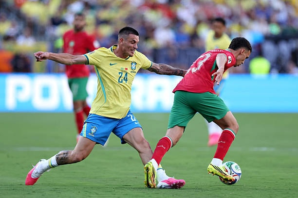 Roger Ibanez (5.8): Một hiệp thi đấu kinh hoàng khi liên tục bị các cầu thủ chạy cánh Morocco hành hạ.