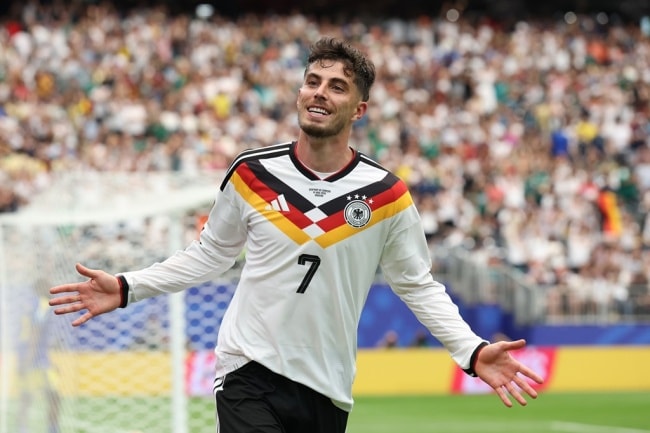 Kai Havertz tỏa sáng với cú đúp bàn thắng sau khi được tung vào sân từ ghế dự bị.