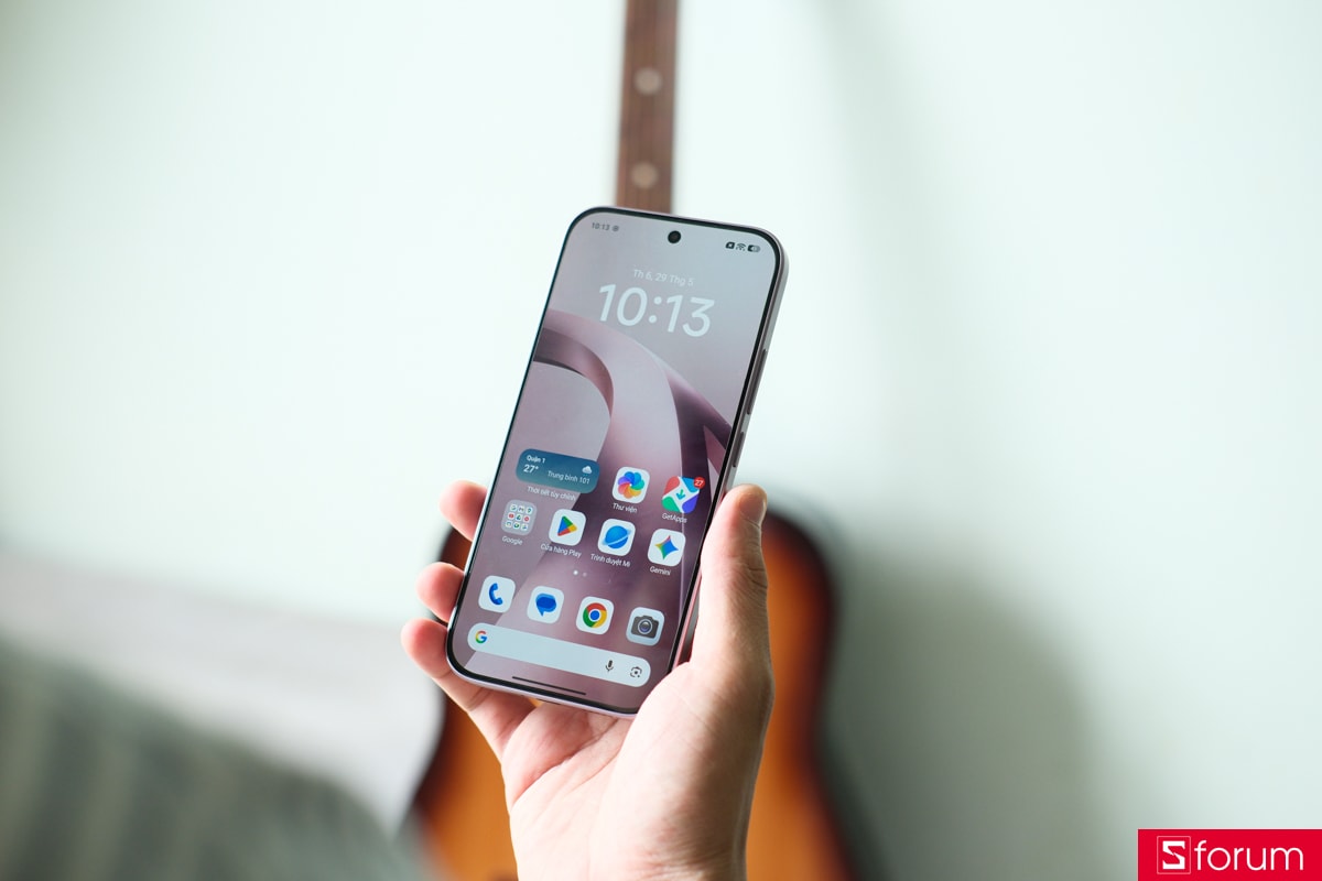 Màn hình Xiaomi 17T vẫn hiển thị rõ nét khi sử dụng ngoài trời nắng gắt