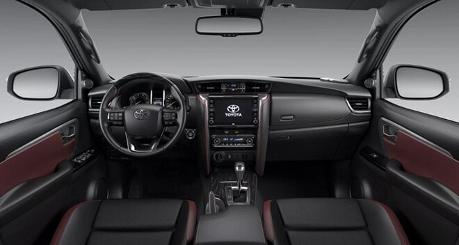 Khoang lái hiện đại trên Toyota Fortuner