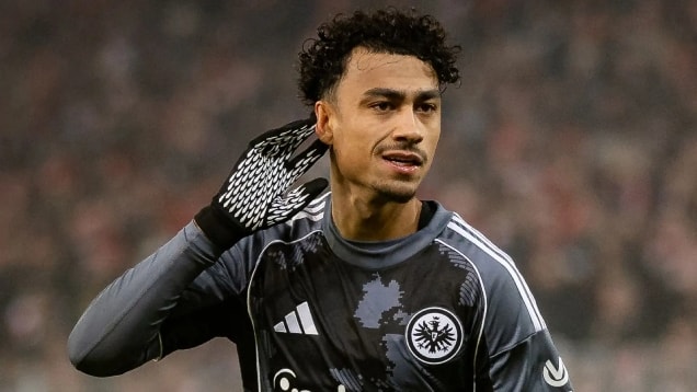 Nathaniel Brown là mục tiêu tiềm năng với Chelsea thay thế Cucurella