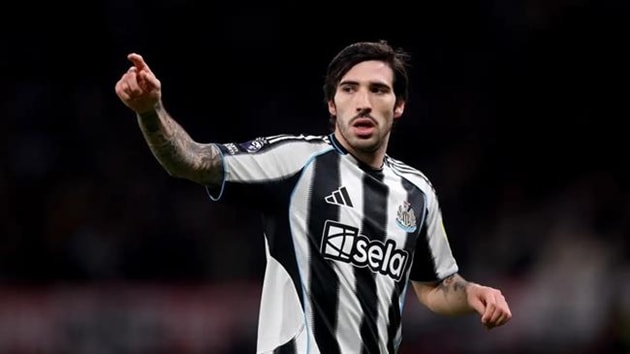 Tiền vệ Sandro Tonali đang là tâm điểm của các cuộc đàm phán triệu bảng tại Ngoại hạng Anh.