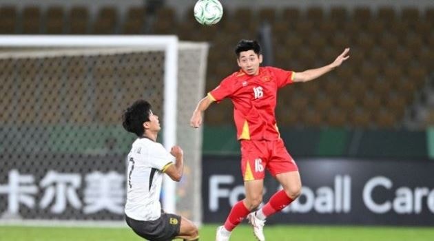 Trung vệ Nguyễn Nhật Minh trong màu áo đội tuyển chuẩn bị cho các mục tiêu quan trọng.