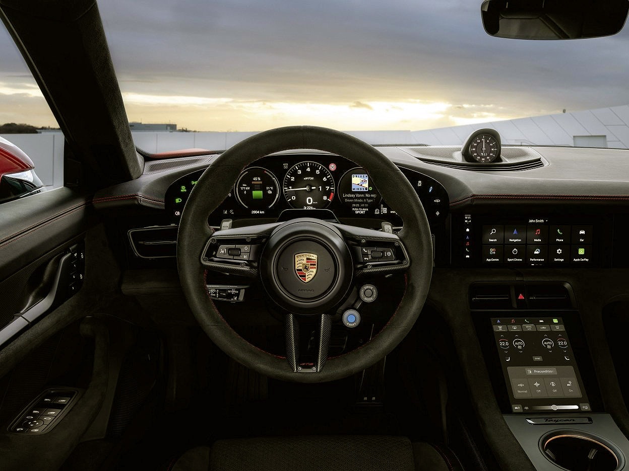 Bảng đồng hồ kỹ thuật số trên Porsche Taycan 2027 hiển thị tính năng E-Shift.