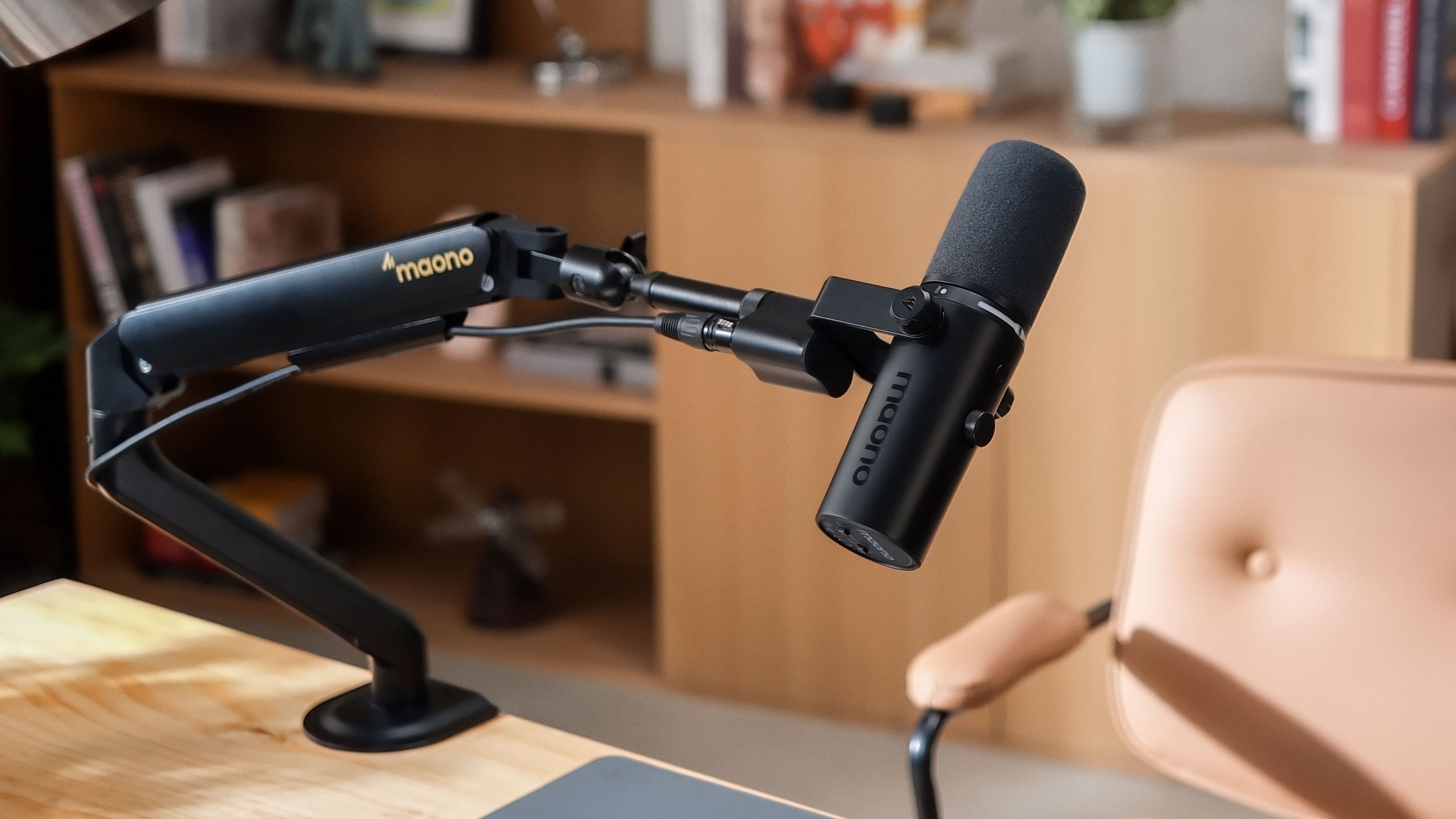 Maono PD500W có thể được sử dụng như một micro có dây hoặc không dây để livestream từ máy tính xách tay hoặc điện thoại.