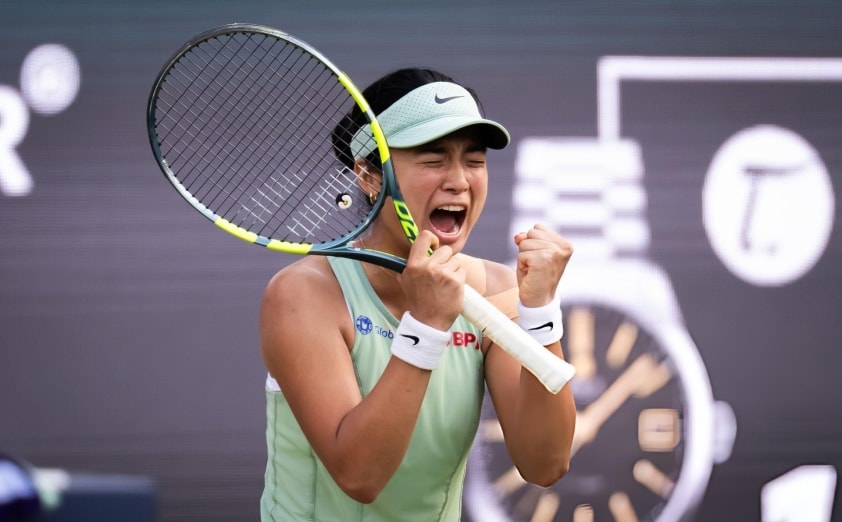 Alexandra Eala ăn mừng đầy cảm xúc sau khi vượt qua Elena Rybakina tại Berlin Open 2026