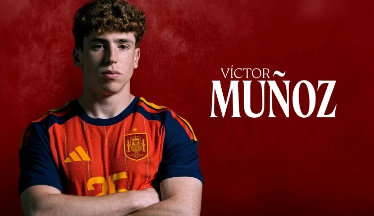 Victor Munoz gia nhập Liverpool trong bản hợp đồng dài hạn