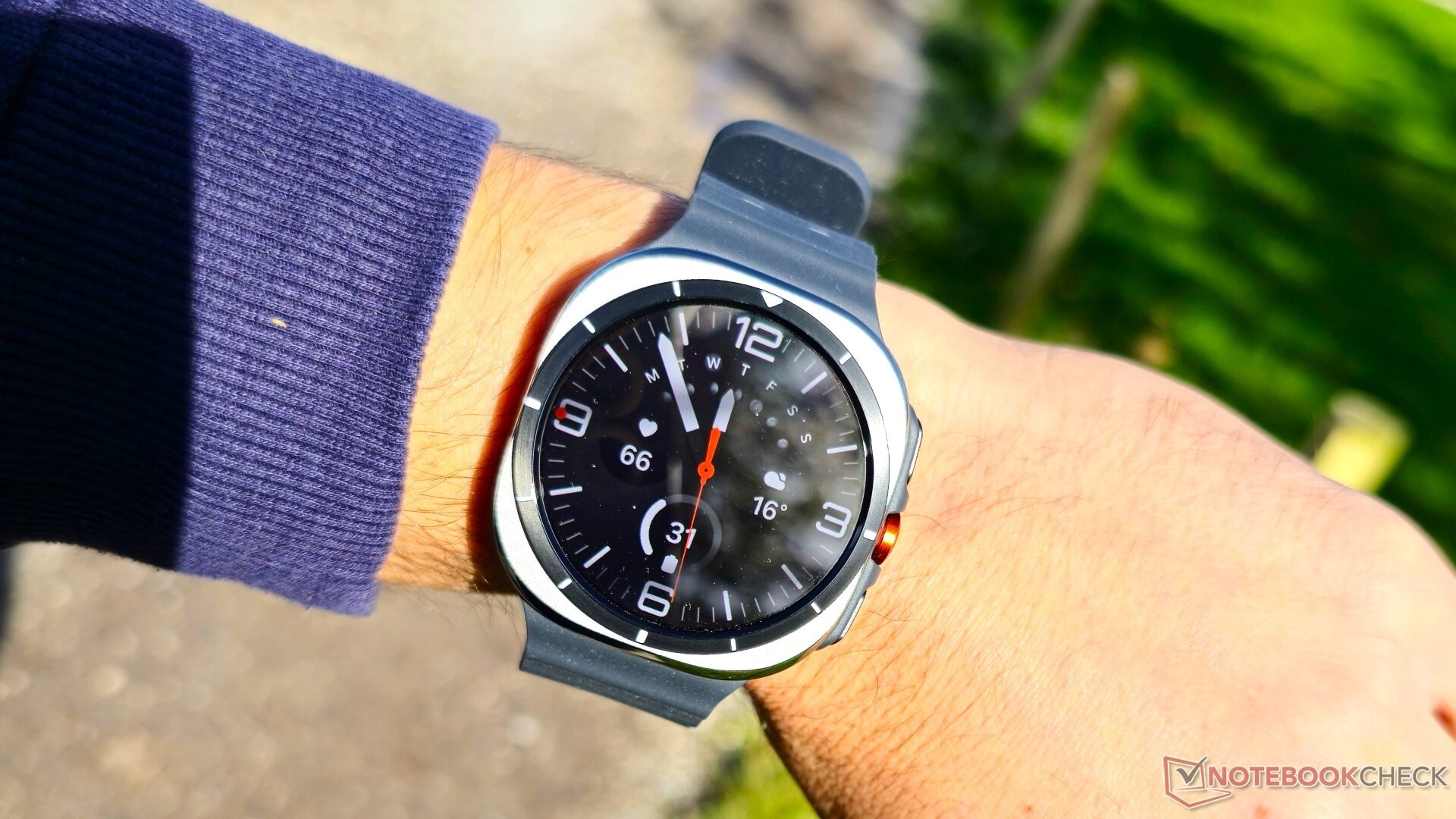 Theo rò rỉ mới nhất, Samsung Galaxy Watch Ultra 2 có thiết kế lại theo phong cách của Galaxy Watch 9 Classic.