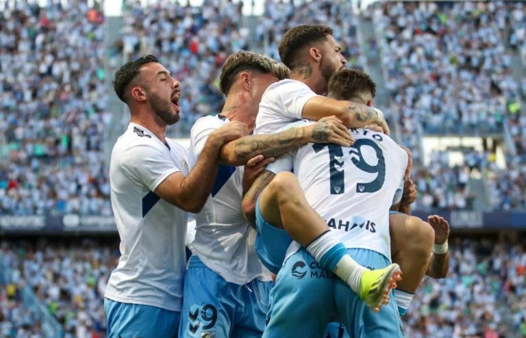 Malaga đã giành vé quay lại La Liga.