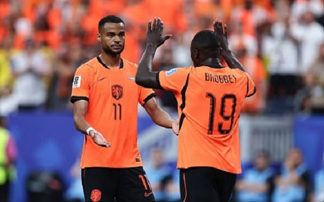 Brobbey đáp lại niềm tin của HLV Koeman bằng một cú đúp.