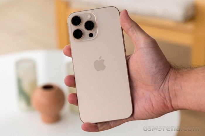 Màn hình 6,9 inch của iPhone 16 Pro Max mang lại trải nghiệm thị giác vượt trội với công nghệ ProMotion 120Hz.