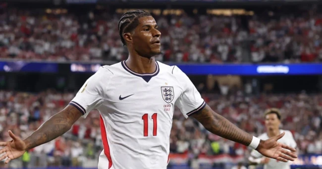 Tiền đạo Marcus Rashford tập luyện bình thường cùng đội tuyển Anh trước trận gặp Ghana.