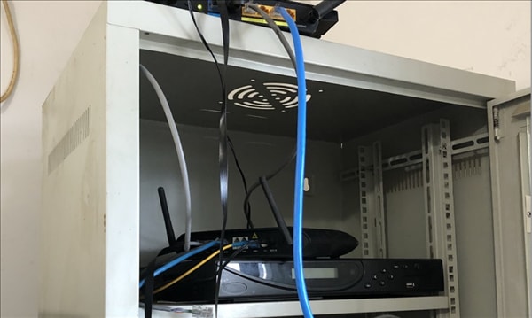 Vật cản kim loại gây ảnh hưởng đến tín hiệu WiFi
