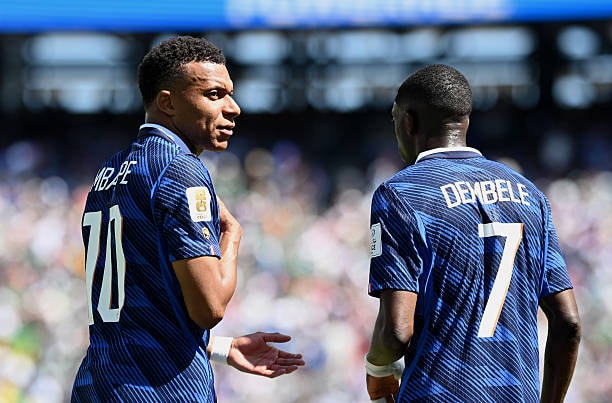 Kylian Mbappe lên tiếng bảo vệ Ousmane Dembele.
