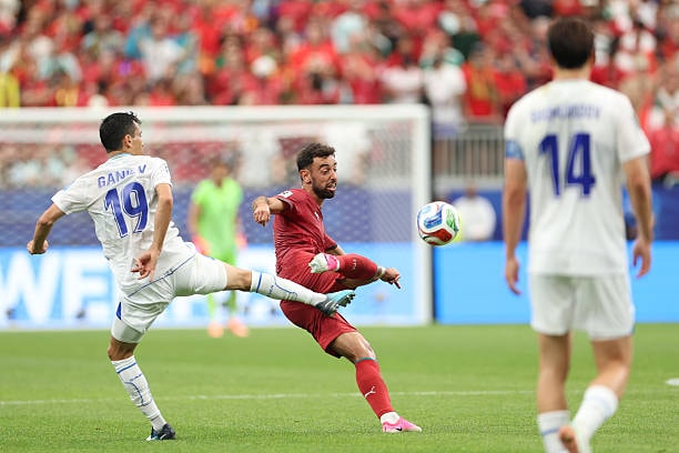 Bruno Fernandes điều tiết lối chơi cho đội tuyển Bồ Đào Nha