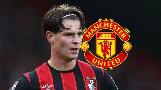 Alex Scott trong màu áo Bournemouth Man Utd sáng cửa chiêu mộ Alex Scott khi Bournemouth hạ giá.