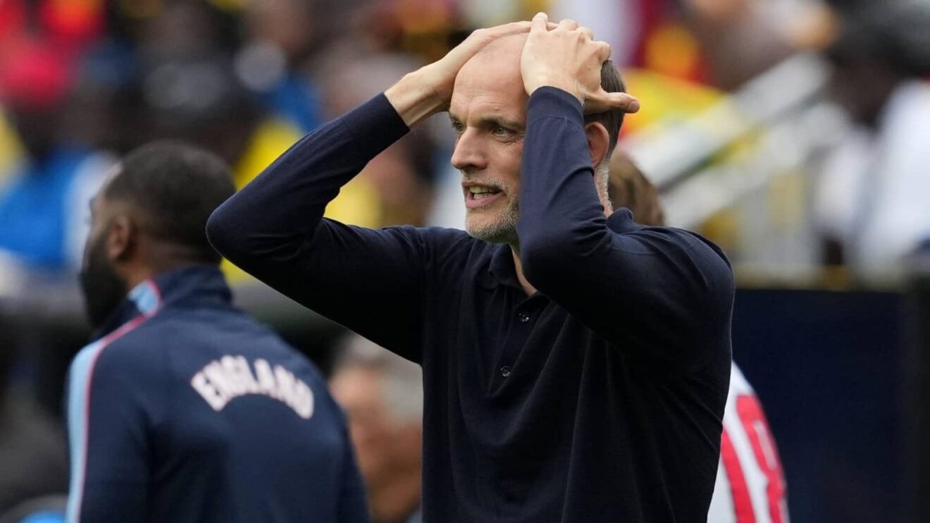 Huấn luyện viên Thomas Tuchel biểu lộ sự lo lắng trên đường biên trong trận gặp Ghana.