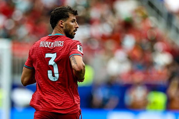 Ruben Dias chỉ huy hàng phòng ngự Bồ Đào Nha