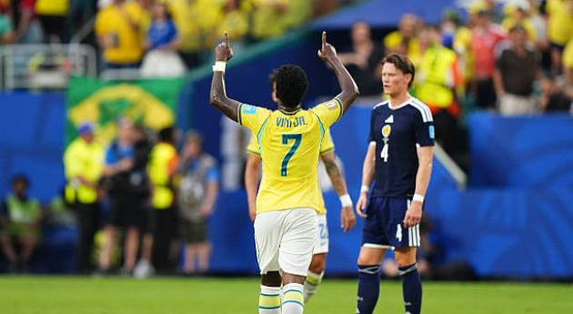 Vinicius Junior ăn mừng bàn thắng mở tỷ số cho Brazil trước Scotland.
