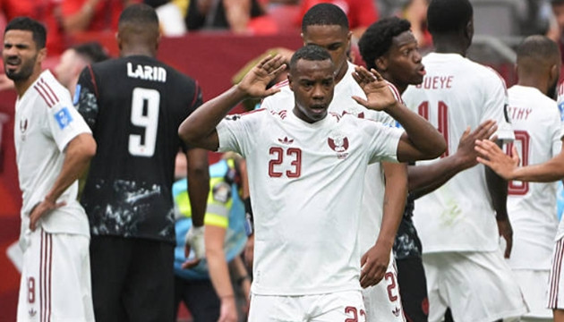 Tiền vệ Assim Madibo của Qatar nhận án phạt cấm thi đấu 5 trận từ FIFA sau hành vi phạm lỗi thô bạo