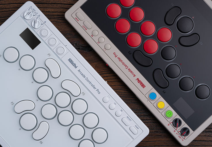 Hai phiên bản màu sắc của 8BitDo Arcade Controller Pro.