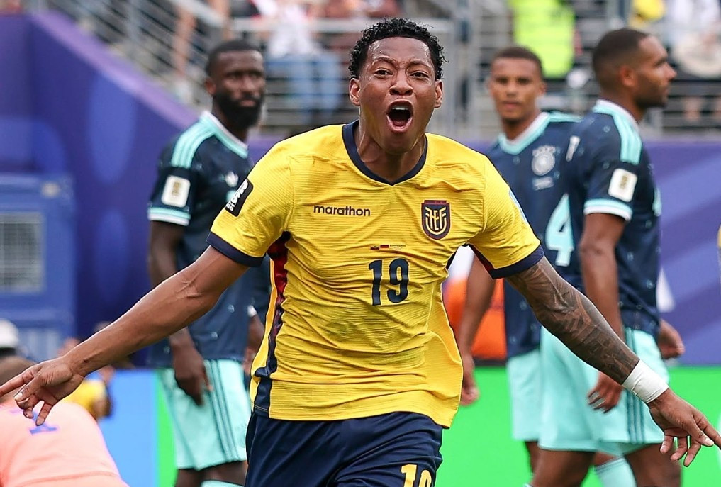 Gonzalo Plata ăn mừng bàn thắng ấn định tỷ số 2-1 cho Ecuador