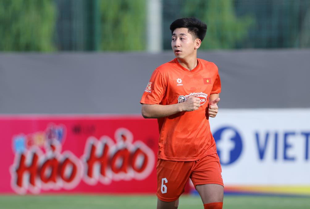 Nguyễn Nhật Minh nỗ lực tập luyện cùng Đội tuyển Việt Nam chuẩn bị cho AFF Cup 2026