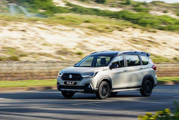 Suzuki XL7 Hybrid vận hành trên đường