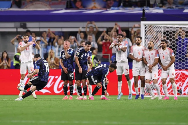Cú sút phạt hàng rào đẳng cấp của Lionel Messi vào lưới Jordan