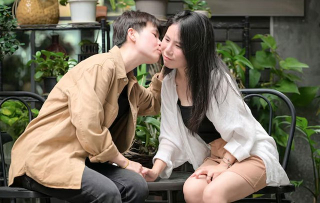 Trong chuyện tình cảm, Nhân Mã vẫn giữ được sự hồn nhiên như một đứa trẻ. Ảnh minh họa