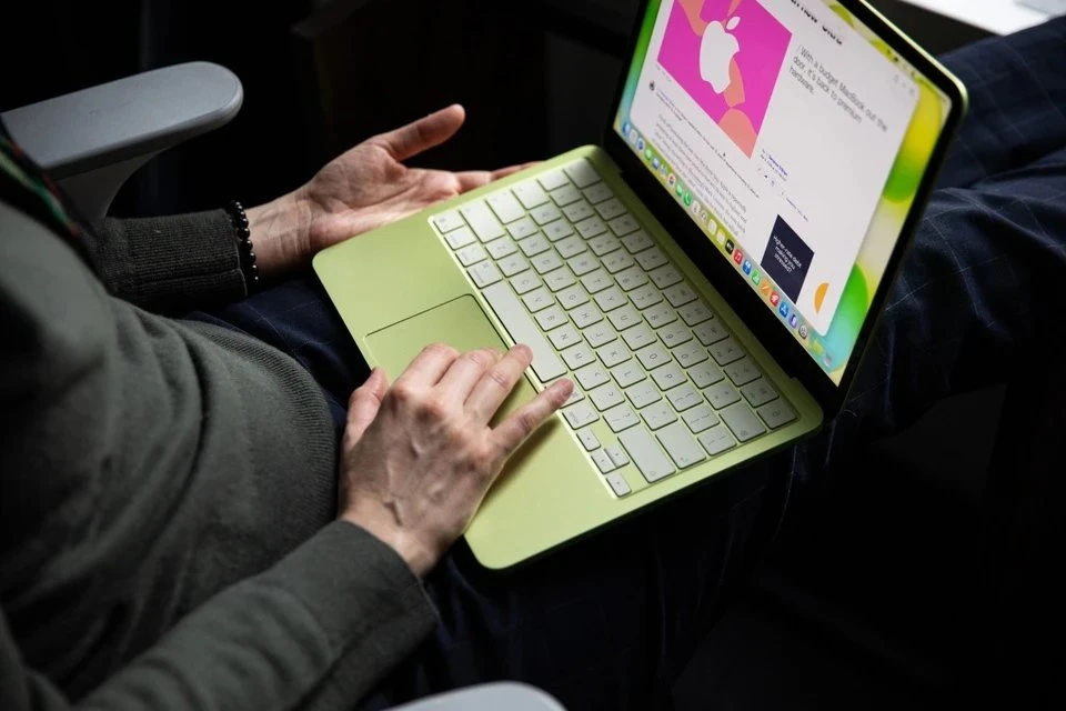 Apple tăng giá nhiều MacBook và iPad do chi phí chip nhớ tăng vọt