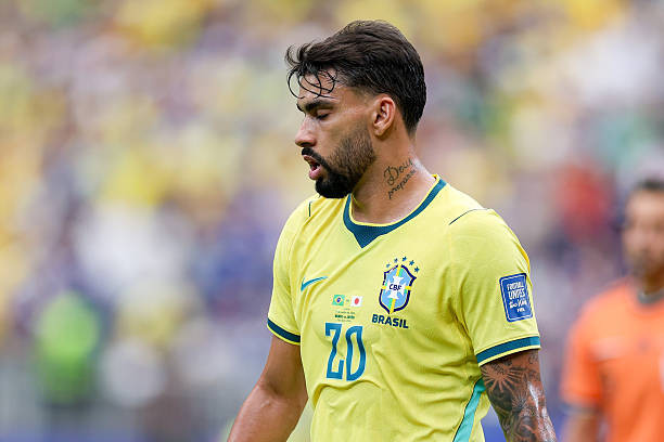 Lucas Paqueta rời sân sớm do chấn thương