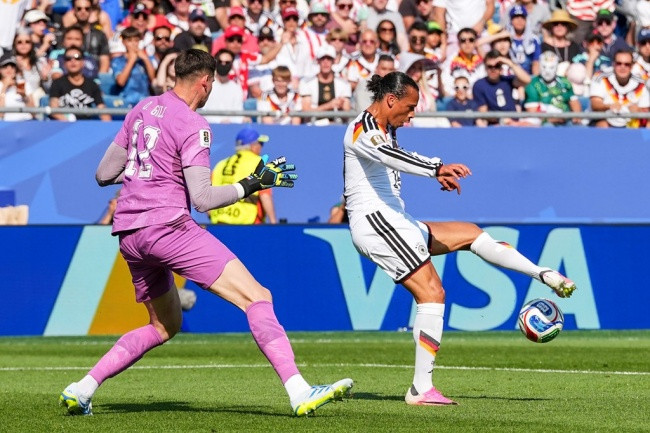 Sane gây thất vọng khi anh chơi không hiệu quả ở cánh phải. Ảnh: Sky Sports.