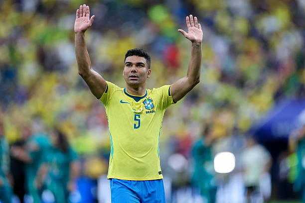 Casemiro ăn mừng bàn thắng gỡ hòa quan trọng