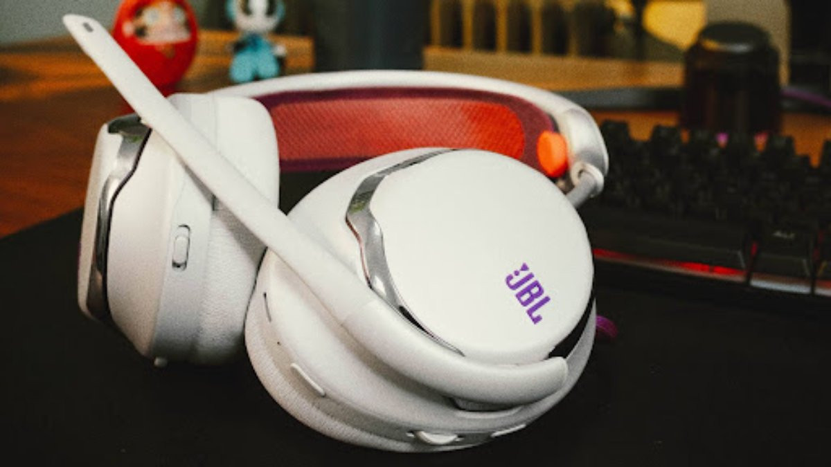 Cận cảnh thiết kế cao cấp của JBL Quantum 950