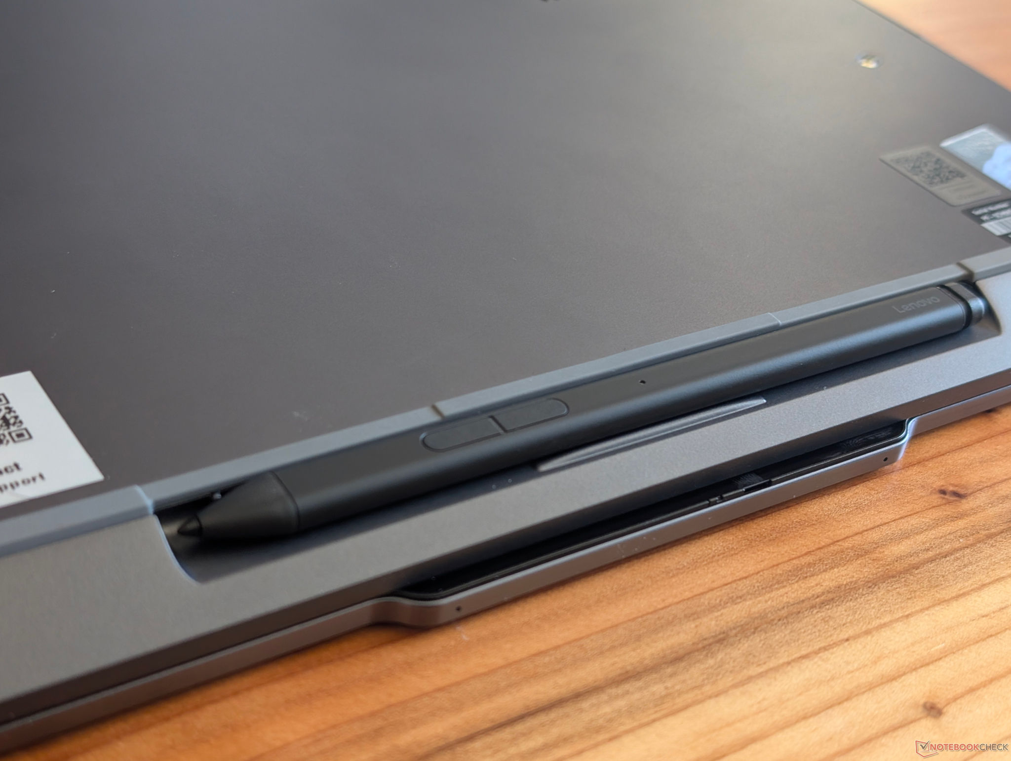 Vị trí đặt bút Slim Pen 2 trên ThinkPad X1 2-in-1 Gen 11