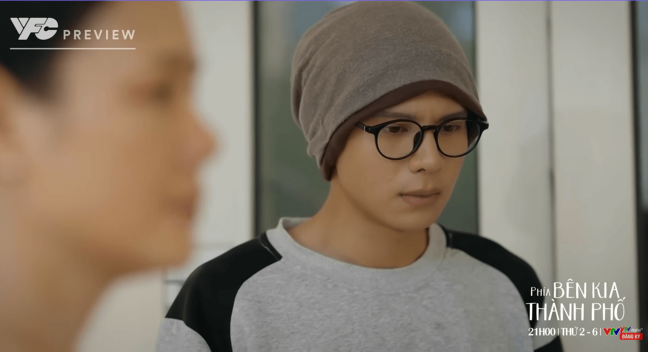 Cương bày tỏ sự tuyệt vọng khi đối diện với người bạn từng thân thiết.