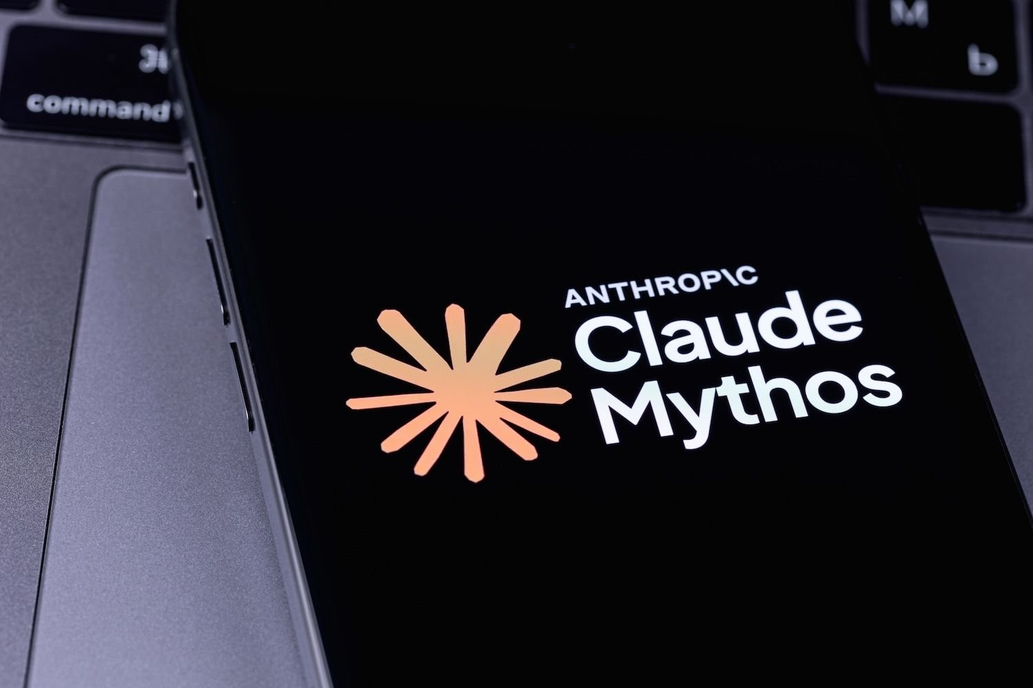 Hậu duệ Mythos của Anthropic đã sẵn sàng, nhưng Washington vẫn nắm công tắc | Yellow.com