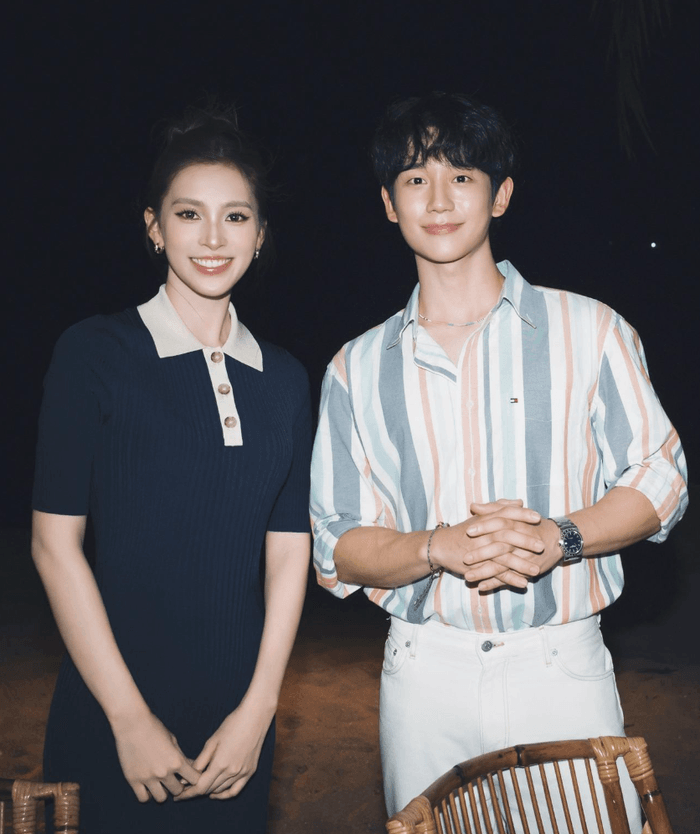 Hoa Hậu Tiểu Vy và nam diễn viên Jung Hae In tại sự kiện thời trang
