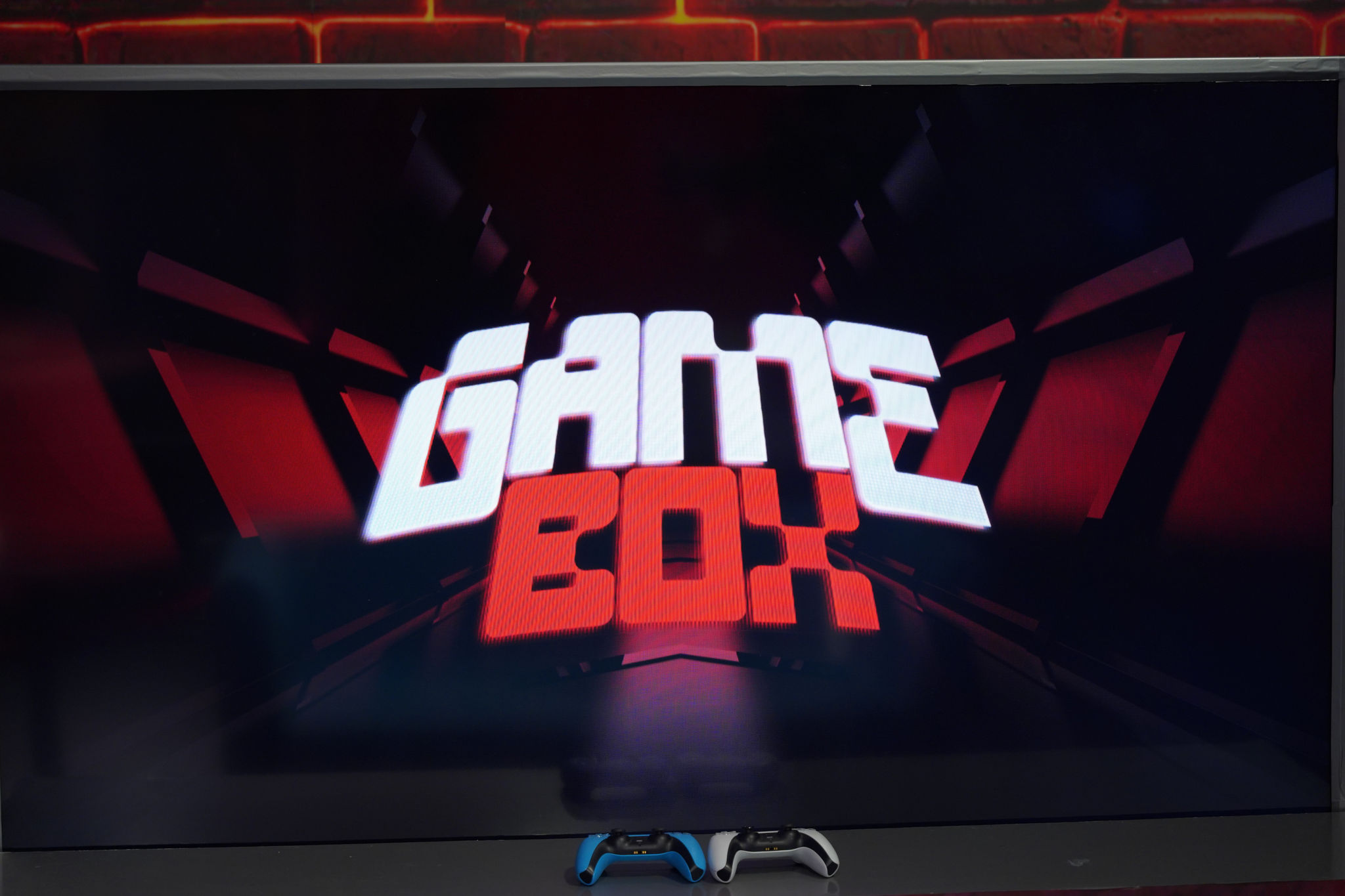 Các khách mời trong chương trình Gamebox tương tác tự nhiên qua các trò chơi